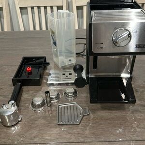 De'Longhi 15-Bar Pump Espresso Machine w/ Manual Milk Frother for Latte ECP3420